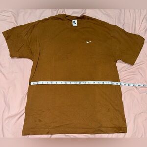 NIKE BROWN TSHIRT